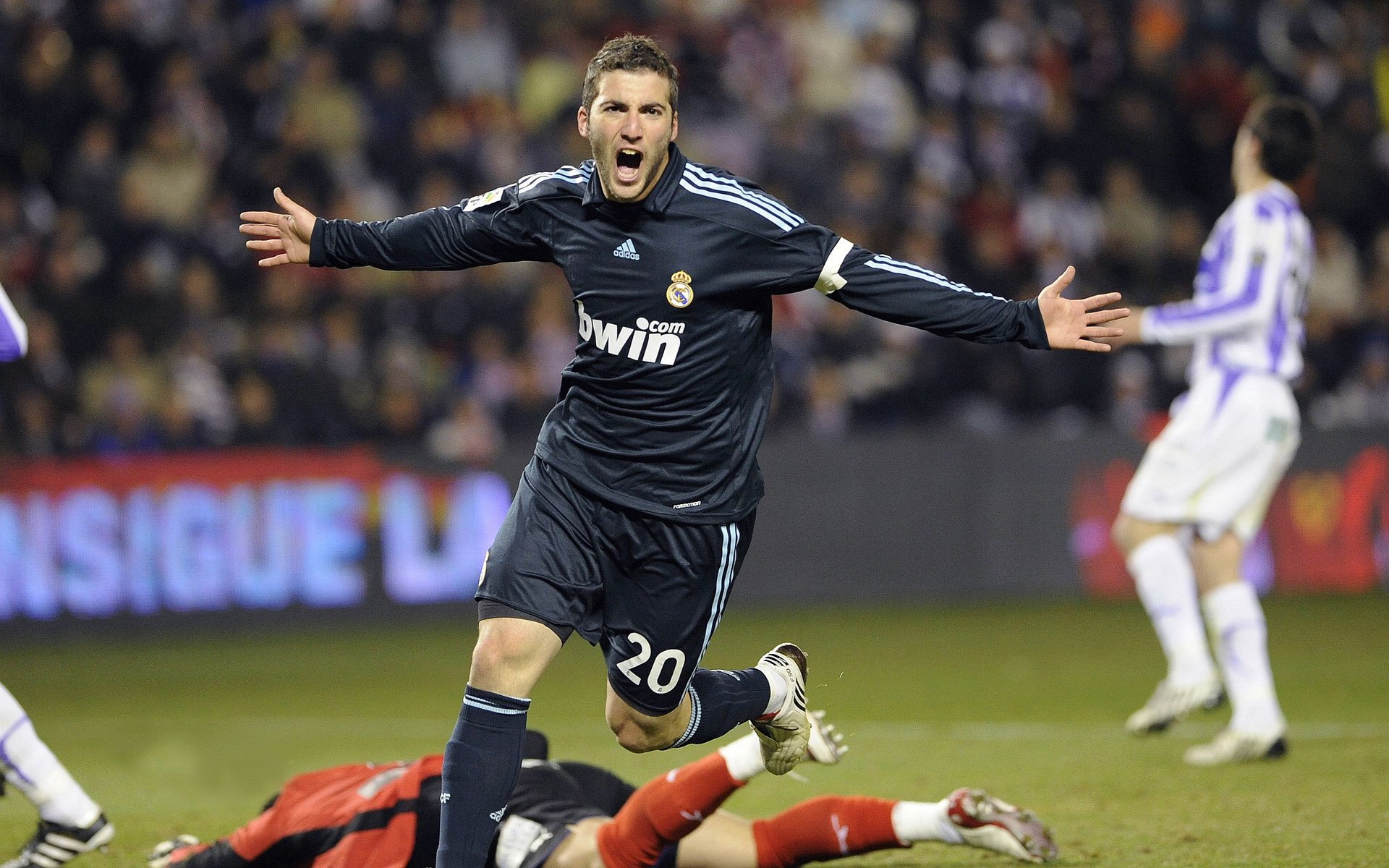 迈凯伦完胜梅赛德斯，诺里斯高光表现改写F1格局