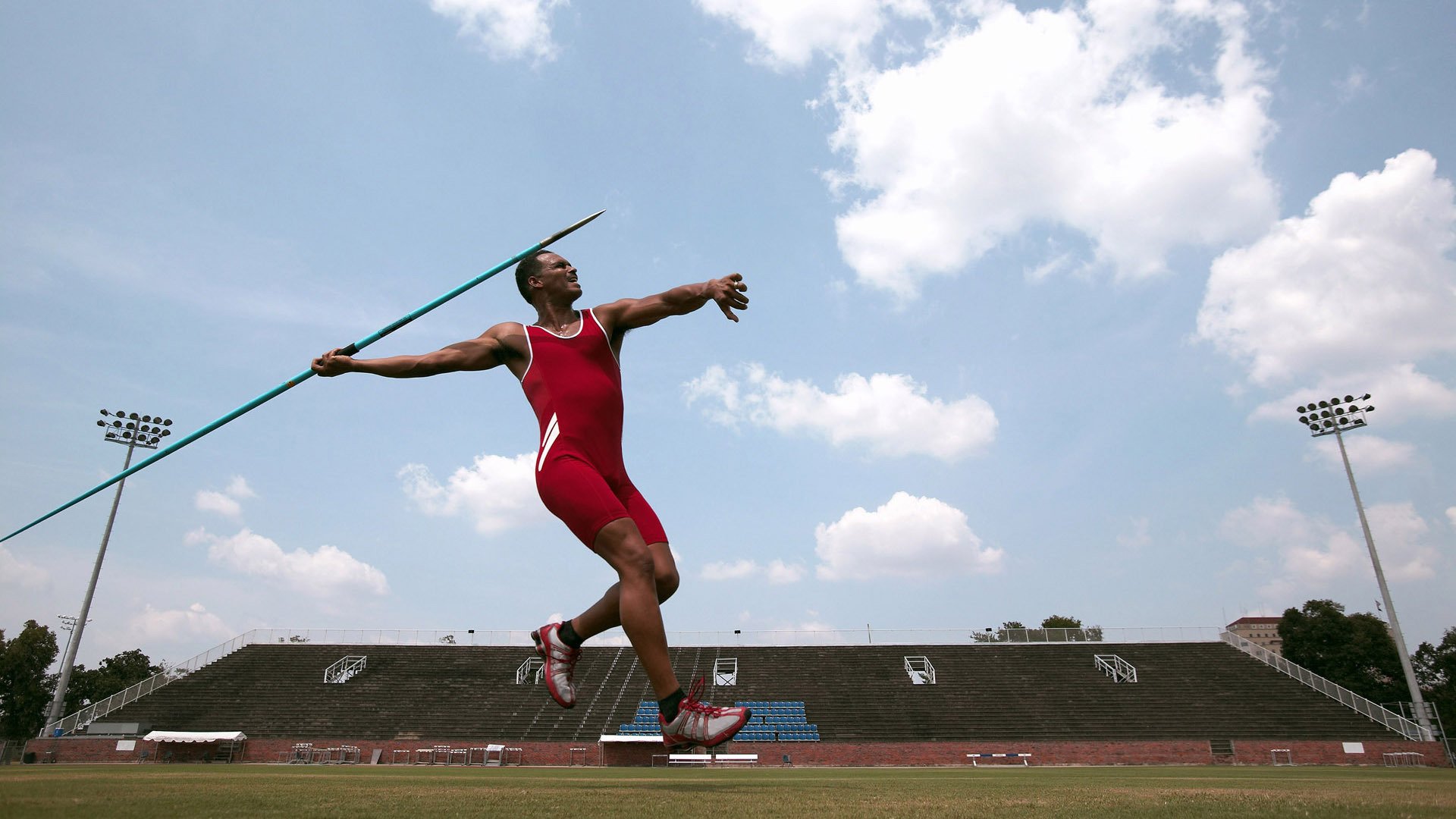 赛道奇迹，哈斯车队逆转红牛，塞恩斯带队书写F1新传奇