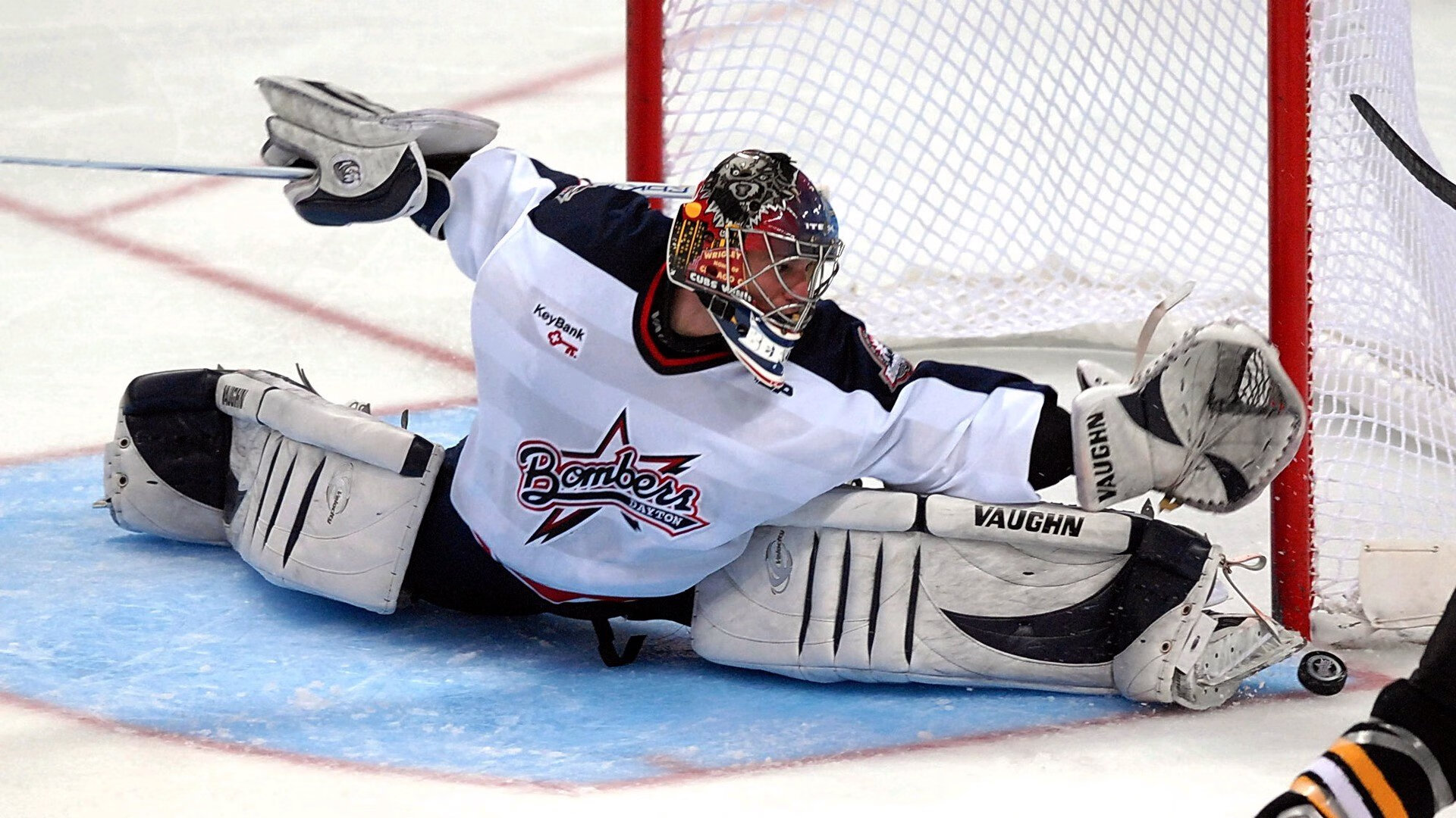 F1街道赛之夜，奥利维耶关键战不手软，一弯定江山
